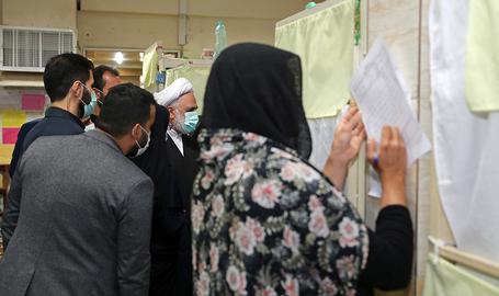 زنان زندانی سیاسی همچنین اظهار داشتند که در این بند، زندانیان به خط نخواهند شد تا ریاست قوه از مقابل‌شان عبور کند. اژه‌ای با پذیرفتن این شرط، به بند ۸ زنان زندانی سیاسی وارد شد.
