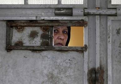 ایران‌وایر به دو فایل صوتی از زندان قرچک دست یافته که در آن زندانیان  از کمبود شدید دارو، گرسنگی همیشگی در اثر کمبود غذا، وفور مواد مخدر و قرص‌های اعصاب و روان و عدم دسترسی به آب آشامیدنی و هوای قابل نفس‌کشیدن در این زندان خبر می‌دهد