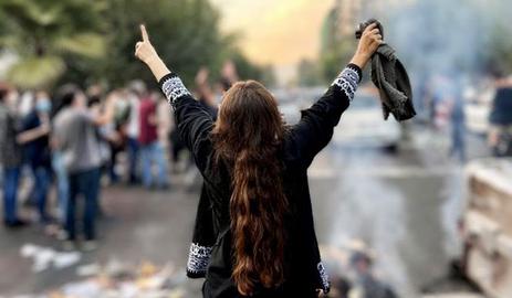 آن لحظه اتفاق افتاده است. زنان دیگر در پستو ماندن و تحمیل شرم را نخواهند پذیرفت. ترس ما ریخته است. دیگر خجالت‌زده نخواهیم بود