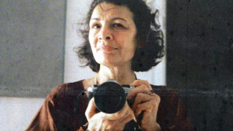 «زهرا کاظمی» عکاس ایرانی‌-کانادایی در سال ۱۳۸۲ بر اثر جراحات وارده پس از تجاوز و شکنجه توسط ماموران در زندان به قتل رسید. او را هنگام عکاسی از خانواده‌های زندانیان مقابل زندان اوین بازداشت کرده بودند