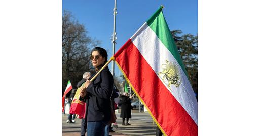 دیدم یک به یک دوستان و ورزشکاران ما را هم دستگیر می‌کنند. از طرفی بعضی از بچه‌های کوهنورد پیام می‌دادند که زینب الان دیگر برنگرد چون قطعا بازداشتت می‌کنند