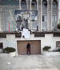 بهار قندهاری، فعال حقوق بشر، سردر سفارت جمهوری اسلامی ایران، دمشق، شعار «زن، زندگی، آزادی