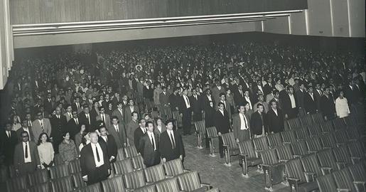پیش از شروع نمایش فیلم در سینماهای کشور ابتدا سرود شاهنشاهی پخش می‌شد که تماشاگران سینما باید از جا برخیزند و تا پایان سرود دست به سینه و ساکت بایستند، مردم را خوش نمی‌آمد و بذر نفرت و تمسخر افشانده بود؛ شاه پذیرفت و دستور بر توقف این رسم کهنه و خفت‌بار صادر شد
