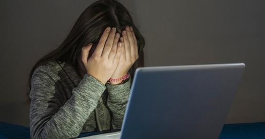 خشونت آنلاین، سقز