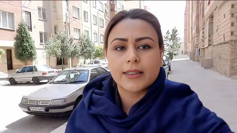 سوری بابایی چگینی به‌دلیل فعالیت در کارزار «حجاب بی‌حجاب»، از سال گذشته در زندان است؛ او از روز ۲۴بهمن۱۴۰۲ به‌دلیل ناپدید شدن دختر خود و هم‌کلاسی‌ او،‌ تحت فشار و برخلاف میل باطنی خود، با قید وثیقه۲۵۰ میلیون تومانی، برای ۱۰ روز به مرخصی آمده است