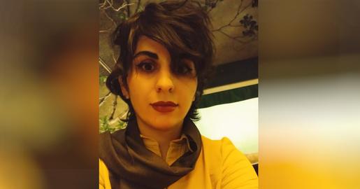 کاربران شبکه‌های اجتماعی می‌گویند که خانم رشنو، شاعر، نویسنده و عکاس است