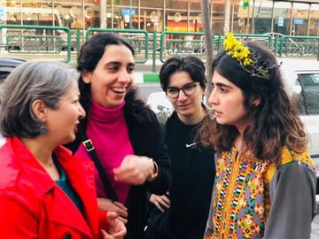 After her release on March 15, Qoliyan posted on Twitter a video of herself without the mandatory hijab shouting slogans against Supreme Leader Ali Khamenei outside Tehran’s Evin prison