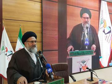 حسینی به عنوان نماینده ولی‌فقیه، همانند دیگر بازیگران سیاسی این نظام می‌اندیشد و نقش مهمی برای امر به معروف و نهی از منکر قائل است: «باید در جامعه گروهی وجود داشته باشند تا به افراد بی‌حجاب تذکر دهند»