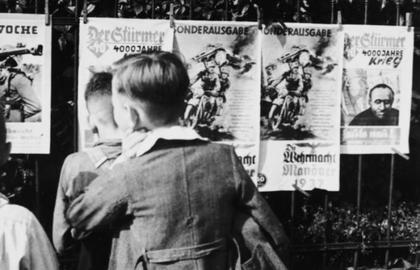 هنجارهای ایجاد شده از سوی نظام ایدئولوژیک آلمان نازی حتی اگر تبدیل به قانون نمی‌شدند، آن‌قدر قدرتمند بودند که بتوانند سیطره‌ ایدئولوژی نازی‌ها را بر ابعاد مختلف زندگی شهروندان گسترش دهند.