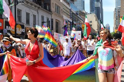 رژه افتخار رنگین‌کمانی‌ها روز یکشنبه چهارم تیر ماه سال ۱۴۰۲ در شهر تورنتو کانادا برگزار شد. عکس:رها رهبریان
