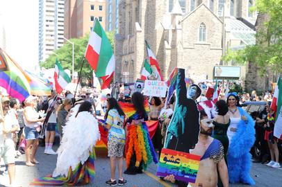 شهر تورنتو هرساله در ماه ژوئن، میزبان یکی از بزرگترین و باشکوه‌ترین رژه‌های افتخار جامعه رنگین‌کمانی است. عکس: رها رهبریان