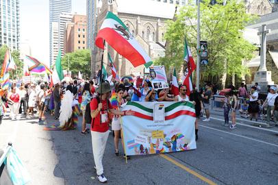 امسال اما رژه افتخار برای رنگین‌کمانی‌های ایرانی ساکن کانادا رنگ‌و‌بوی دیگری داشت. عکس: رها رهبریان