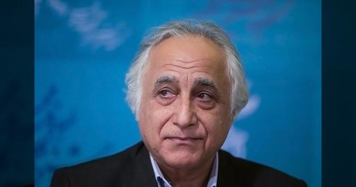 شمس لنگرودی در دهه پنجاه، شاعری جوان بود و مثل هر جوانی در هر عصری، آرزوها و رویاهایی داشت. او با همین رویاها و آرزوها وقتی در خیابان «شاهرضا» که هنوز «انقلاب اسلامی» نشده بود، قدم می‌زد (عکس: ویکی‌پدیا)