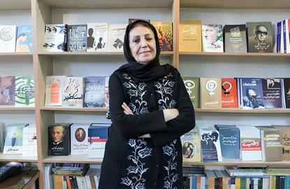 در سال ۱۳۸۳، دفتر انتشارات روشنگران و مرکز مطالعات زنان، توسط یک مهاجم ناشناس به آتش کشیده‌ شد. ماموران آتش‌نشانی حریق را مهار کردند، اما عامل انفجار از محل حادثه گريخت و متاسفانه تمام اسناد و پرونده‌های رسمی و مجوزهای نشر، در آتش سوختند