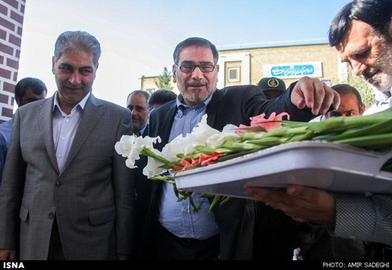 هر چند که علی شمخانی سال ۹۸ سعی کرد با نامه خود به خامنه‌ای درباره «شهید» محسوب شدن برخی معترضان، فضا را تلطیف کند اما سخنان محمود صادقی، نماینده سابق مجلس، فضا را علیه او تغییر داد