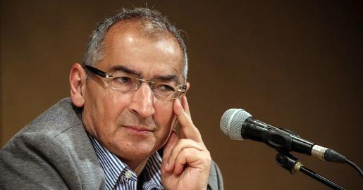 Two days ago, the author and academic Sadegh Zibakalam announced he had been dismissed from his position at the Faculty of Law and Political Sciences of Tehran University. Since nationwide protests erupted last month, Zibakaram has written many articles criticizing the government and supporting the protesters