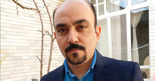 Saleh Molaabbasi’s daughter, Pinar, said that officers scaled the wall of the activist’s home at 8:00 a.m. to arrest him