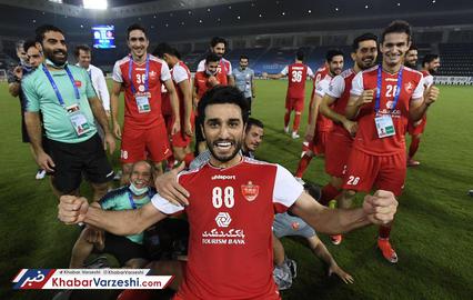 فدراسیون فوتبال با این تصور که استقلال از لیگ قهرمانان آسیا حذف شده و یکی از دو نماینده‌ای که وزارت ورزش و جوانان مالکیت آن‌ها را برعهده دارد دیگر قادر به حضور در این مسابقات نیست، برای پرسپولیس مجوز حرفه‌ای صادر می‌کند