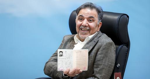 هنگام ثبت‌نام نامزدها، شناسنامه‌ها و محل تولد «علی لاریجانی» و «عباس آخوندی» جلب توجه کرده است
