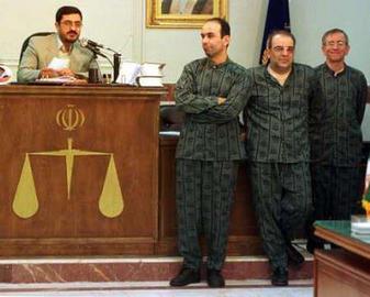 عباس عبدی و حسين قاضيان و بهروز گرانپایه  بازداشت و وادار به مصاحبه مطبوعاتی و اعترافات اجباری شدند