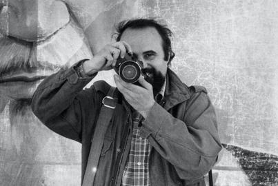 «عباس عطار» یکی از شناخته شده‌ترین عکاسانی به شمار می‌رود که مهم‌ترین وقایع جهان را در شش دهه فعالیت حرفه‌ای‌ خود به ثبت رسانده است