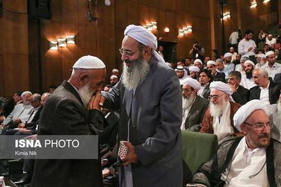 خامنه‌ای روش «بی آبرو» کردن را توصیه کرده تا قدرت مولوی عبدالحمید را در فضای سیاسی کاهش دهد
