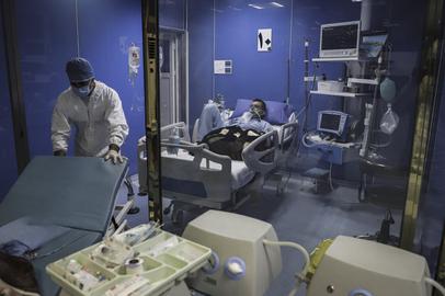بسیاری از بیماران در بخش‌های مختلف بیمارستانی و حتی افرادی که در خانه تحت‌ درمان هستند، در مواردی به‌دلیل قطع ناگهانی برق تا پای از دست‌ دادن جانشان رفته‌اند.