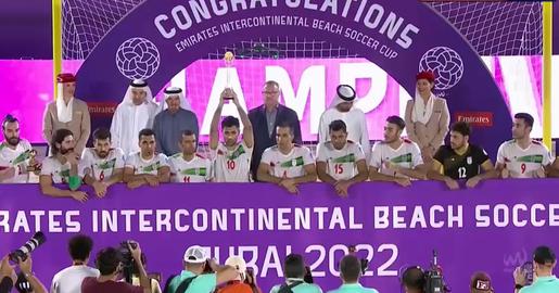 نخواندن سرود ملی، حرکت نمادین کوتاه کردن مو پس از به ثمر رساندن گل و شادی نکردن پس از قهرمانی؛ تیم ملی فوتبال ساحلی ایران در رقابت‌های جام بین‌المللی قاره‌ای تمام قد کنار شهروندان معترض ایران ایستاد