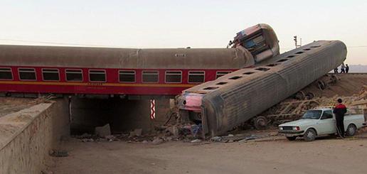 تصادف قطار مسافربری مشهد به یزد؛ ۱۷ کشته و ۵۰ مصدوم
