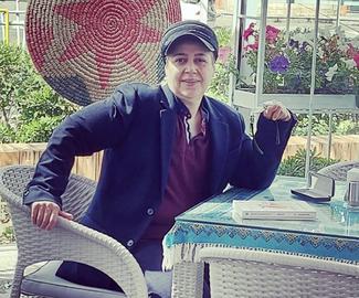 واکنش‌ها به آشکارسازی بازیگر سرشناس تلویزیون به عنوان یک مرد