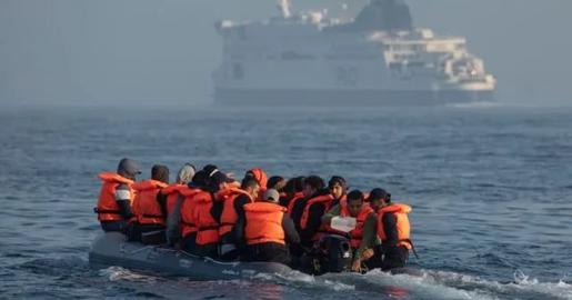 بریتانیا در توافق با رواندا اعلام کرد، می‌خواهد پناهجویان مرد مجردی را که با قایق از طریق کانال «مانش» به این کشور می‌رسند، به آفریقا منتقل کند