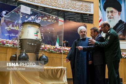 قرارداد ساخت ماهواره خیام در سال ۹۶ بسته شده بود و خبرگزاری دولتی ایرنا، دولت روحانی را به کوتاهی در ساخت آن متهم کرده است