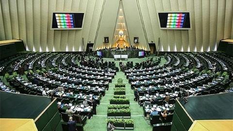 در روزهایی که در ایران زنان مخالف با پوشش مورد نظر حاکمیت از تربیون‌های حکومتی مختلف تهدید می‌شوند، کلیات لایحه حمایت از زنان در برابر خشونت، با عنوان «لایحه پیشگیری از آسیب دیدگی زنان و ارتقای امنیت آنان در برابر سوء رفتار»، در مجلس شورای اسلامی تصویب شد