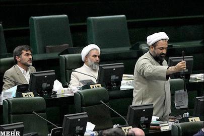 یکی از صحنه های مشهور در مجلس عبارت «چرا این جوری می کنی» علی لاریجانی خطاب  به حمید رسایی بود