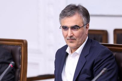 «محمدرضا فرزین»، رییس‌کل بانک مرکزی جمهوری اسلامی که برای دیدار و گفت‌وگو با مسوولین صندوق بین‌المللی پول به واشنگتن سفر کرده بود، از امکان دسترسی سریع ایران به ۶.۷ میلیارد دلار خبر داد