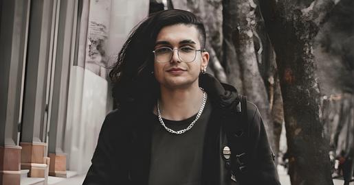 Estudiante iraní encarcelado por estar preocupado por la salud de su madre encarcelada