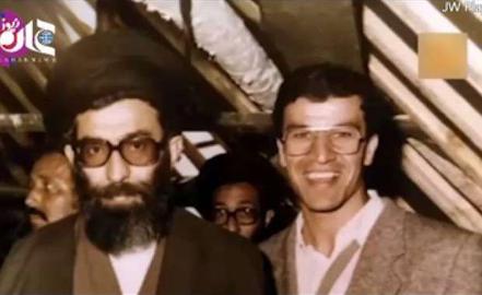 مود خسروی‌وفا، سردار بازنشسته سپاه پاسداران و بادیگارد «علی خامنه‌ای» در اواخر دهه پنجاه و اوایل دهه شصت است