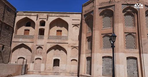 مرمت غیراصولی مدرسه ۴۲۷ ساله خان شیراز که در بخش‌های زیادی به ظاهر و معماری اولیه بنا آسیب‌های جدی وارد شده است