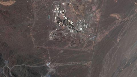 درباره سوال آژانس درباره انتقال کامیون‌هایی از محل آلوده به اورانیوم در مریوان به تورقوزآباد، جمهوری اسلامی ایران ابتدا گفته که اصلا چنین مرکز اتمی ندارد
