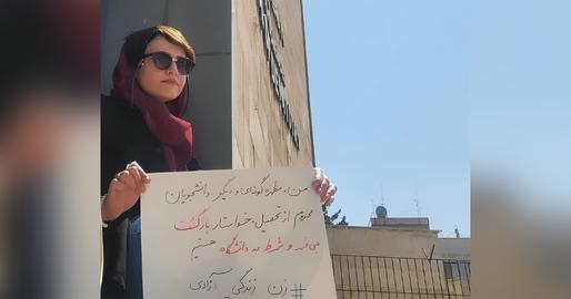 مطهره گونه‌ای، زندانی سیاسی سابق و فعال دانشجویی یکشنبه هفته گذشته ۱۷ فروردین ۱۴۰۴ در صحن دانشگاه، وزیر بهداشت را خطاب قرارداد تا به ممنوعیت از تحصیل خود اعتراض کند اما نه‌تنها مجال صحبت نیافت که خودش و همراهانش توسط نیروهای حراست مستقر در دانشگاه تفتیش و بازجویی شدند