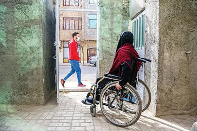.معاون توانبخشی بهزیستی در ایران گفته است که یک میلیون و ۵۷۰ نفر از افراد داری معلولیت تحت حمایت این سازمان هستند که ۶۵ درصد آنها در دهک ۱ تا ۳ قرار دارند