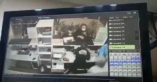 مهدی شجاعی؛ مداحی که به صورت کارمند پذیرش کلینیک مهرگان سیلی زد