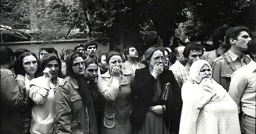 این که بعدها خمینی و همراهانش گفتند دو جنسیتی بودن دانشگاه‌ها و کانون‌های شغلی محل بی‌بندوباری و روابط آزاد جنسی بوده‌اند، دروغ محض است