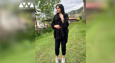 مهسا (ژینا) امینی، دختر کرد ۲۲ ساله ایرانی، زاده سقز بود. جان باختن او در بازداشت پلیس ایران، اعتراضاتی گسترده به پا کرد.