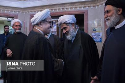 سال ۹۷ و در حالی که تعدادی از خانواده محمدعلی زم به اتهام ارتباط با «آمد نیوز» بازداشت شده بودند، عکس حضور محمدعلی زم در مراسم ختم علی‌اکبر موسوی حسینی، پدر زن حسین طائب، رییس سازمان اطلاعات سپاه پاسداران و دست دادن این دو نفر خبرساز شد
