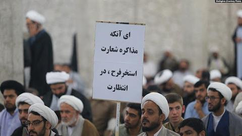 مکارم شیرازی تجمع در حوزه علیه روحانی و «حوزه سکولار» را یک فاجعه خواند