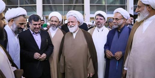 نعیم‌آبادی مدعی است: «خدمات نظام جمهوری اسلامی بر هیچ‌کس پوشیده نیست، زیرا در استانی مانند هرمزگان قبل از انقلاب اسلامی از امکانات اولیه همچون آب، برق و پزشک هم بی‌بهره بود»