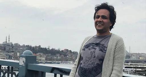 یکشنبه صبح پس از یورش ماموران امنیتی و لباس شخصی‎ها به منزل نوید سیدعلی‌‎اکبر،  تجسس خانه و تنظیم صورت جلسه، این نویسنده و  مترجم بازداشت شده است