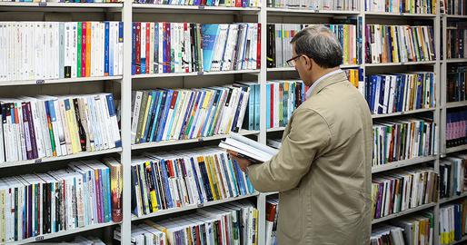 کتاب، ادبیات، نویسندگان معاصر
