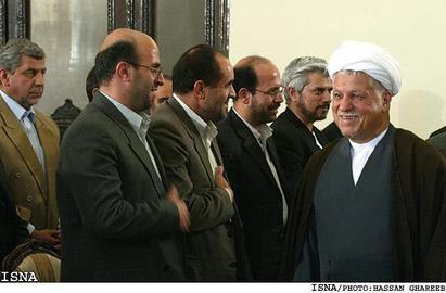 شورای نگهبان در سال ۱۳۹۲ پیش از اعلام رسمی رد صلاحیت اکبر هاشمی رفسنجانی از طریق حسن روحانی و علی لاریجانی از او خواسته بود که استعفا دهد
